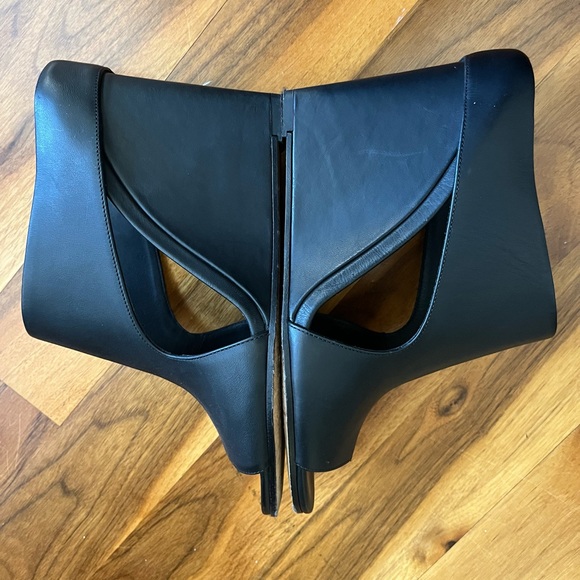 VInce Kaya leather cut out accent sandals, USED - Picture 6 of 13